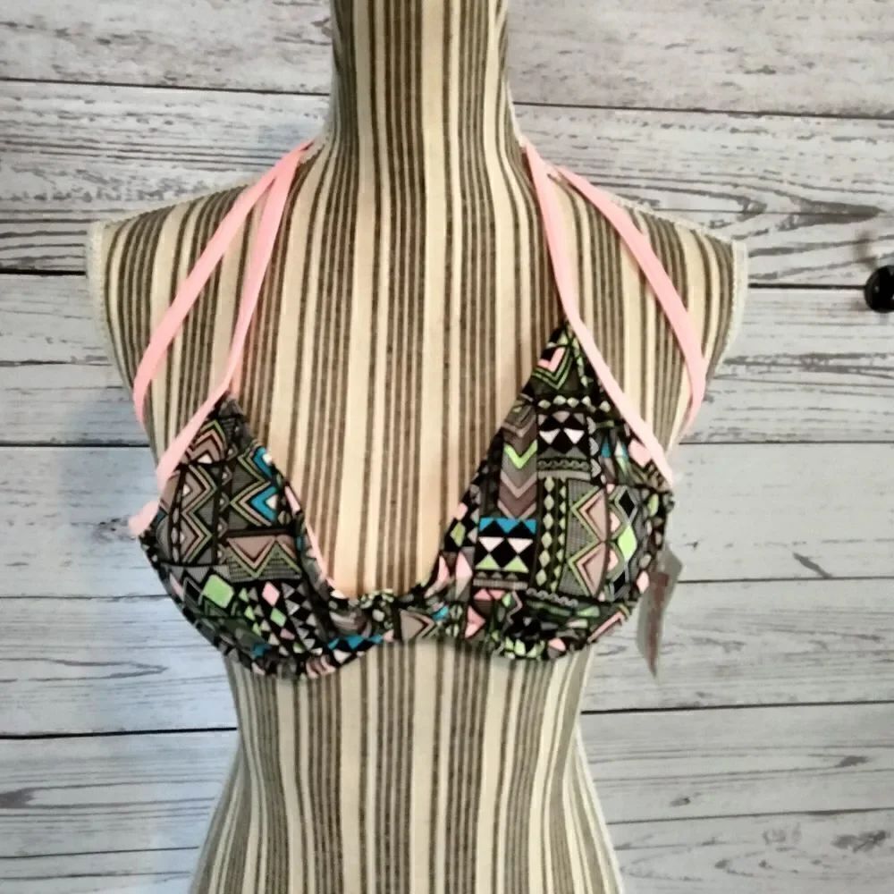 New Without tags. "Gossip" woman's bakini top 🔝